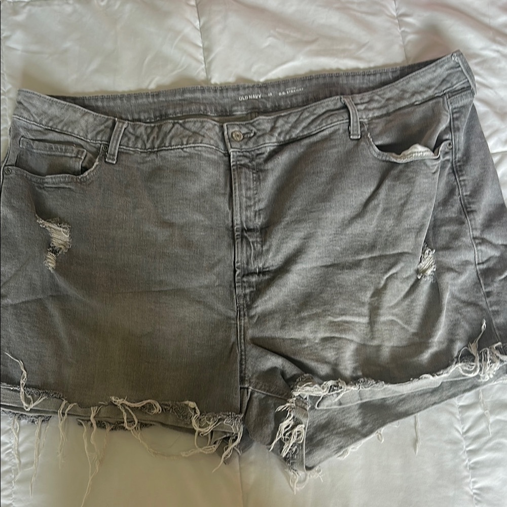 Old Navy Gray Distressed Jean Shorts with Raw-Edge Hem